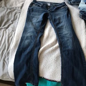 Maurice’s dark wash bootcut jeans pocket details